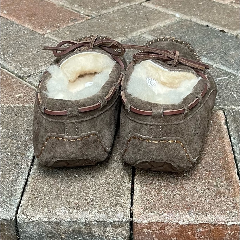 UGG brown suede mocassins - Picture 6 of 12